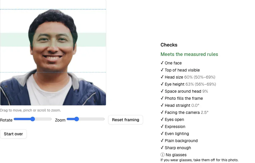 LeanImg passport photo checks for the same smiling man on the US passport spec, Expression marked as passing